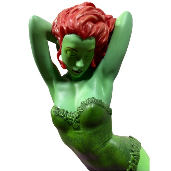 POISON IVY 9" DC Gallery Diorama Statue, Diamond Select Toy Figure - Picture 8 of 10